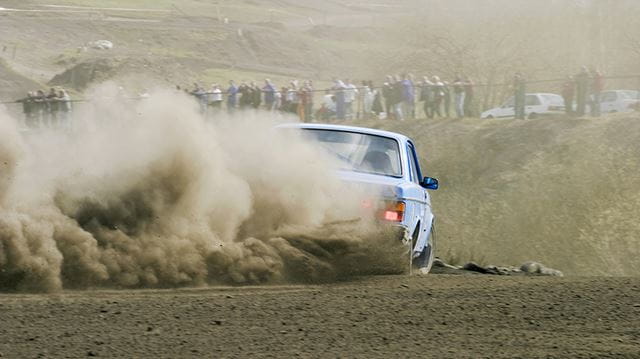 Rally car kicking up dust